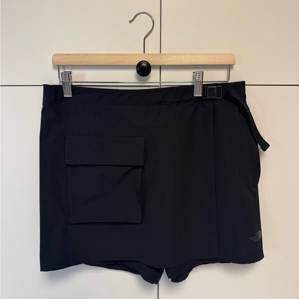 The North Face Women's Black Paramount Skort. Size 10.